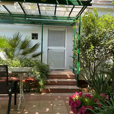 Apartman Sunny Garden
